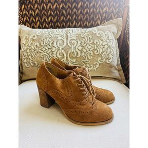 Steve Madden OMYRA Oxford heeled lace up booties 8.5 EUC